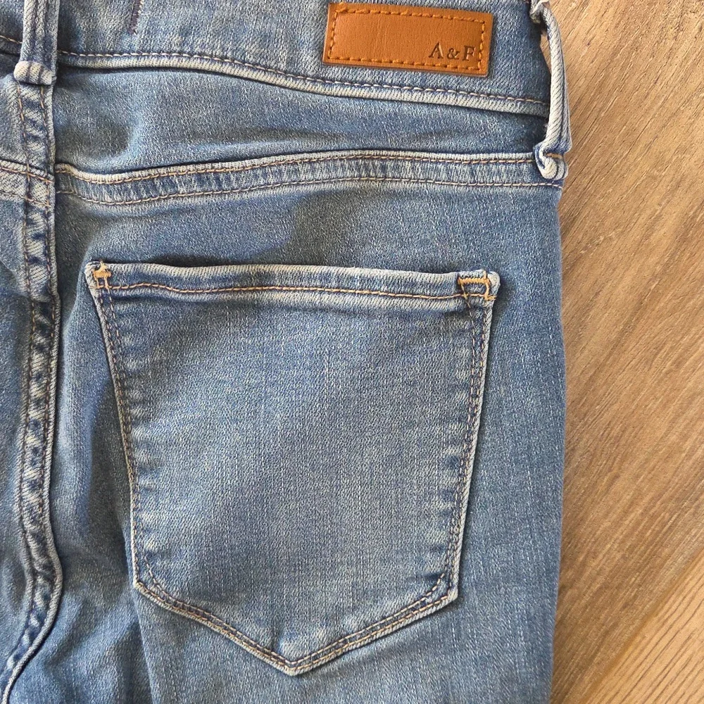 Abercrombie & Fitch Distressed Super Skinny Ankle Mid Rise Jeans - Picture 8 of 8